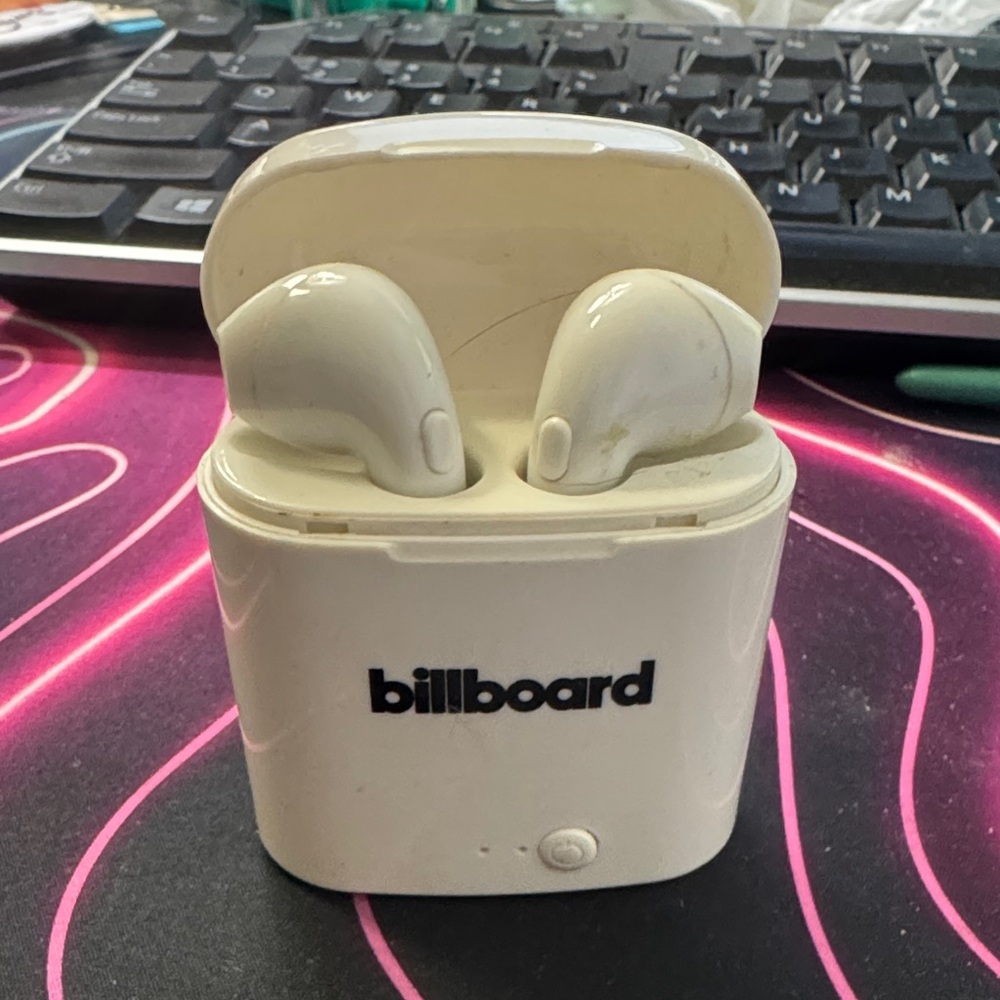 Billboard White Wireless Earbuds